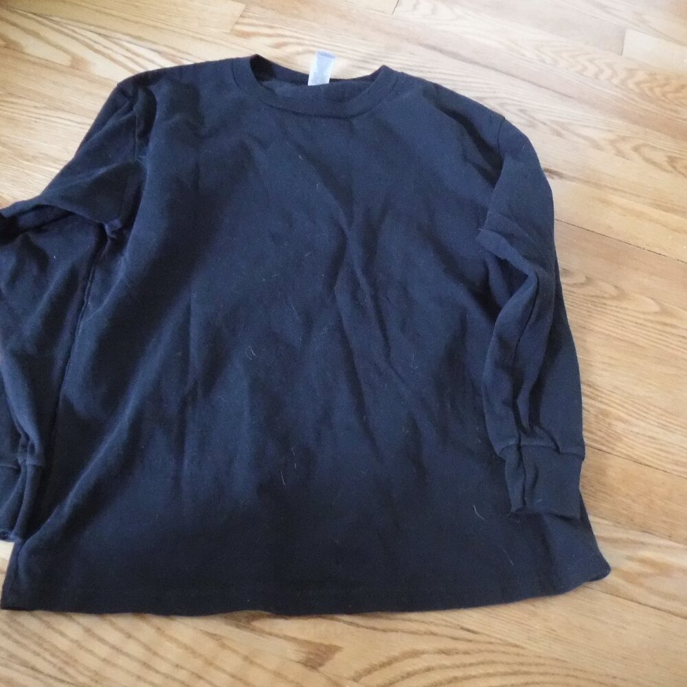 Gildan Boys Size Medium Black Long Sleeve Shirt